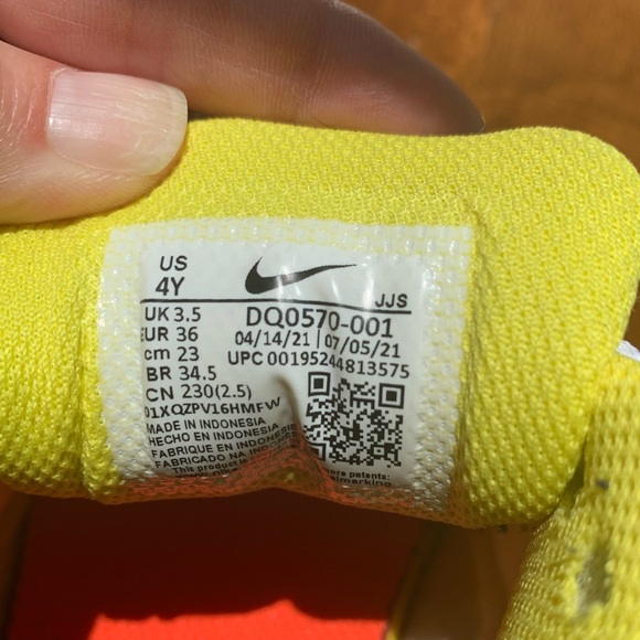 Nike Air Max “go the extra smile” smiley sneakers, unisex size 4Y - Picture 7 of 10